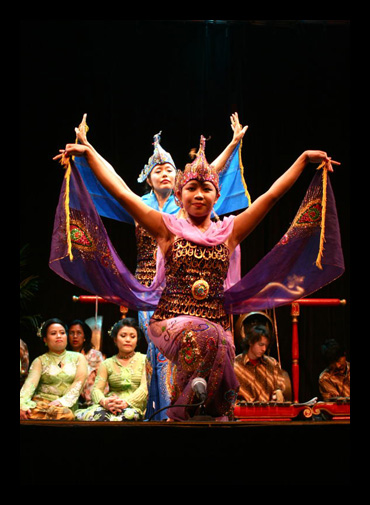 If you can't see the photos, click DISPLAY IMAGES.